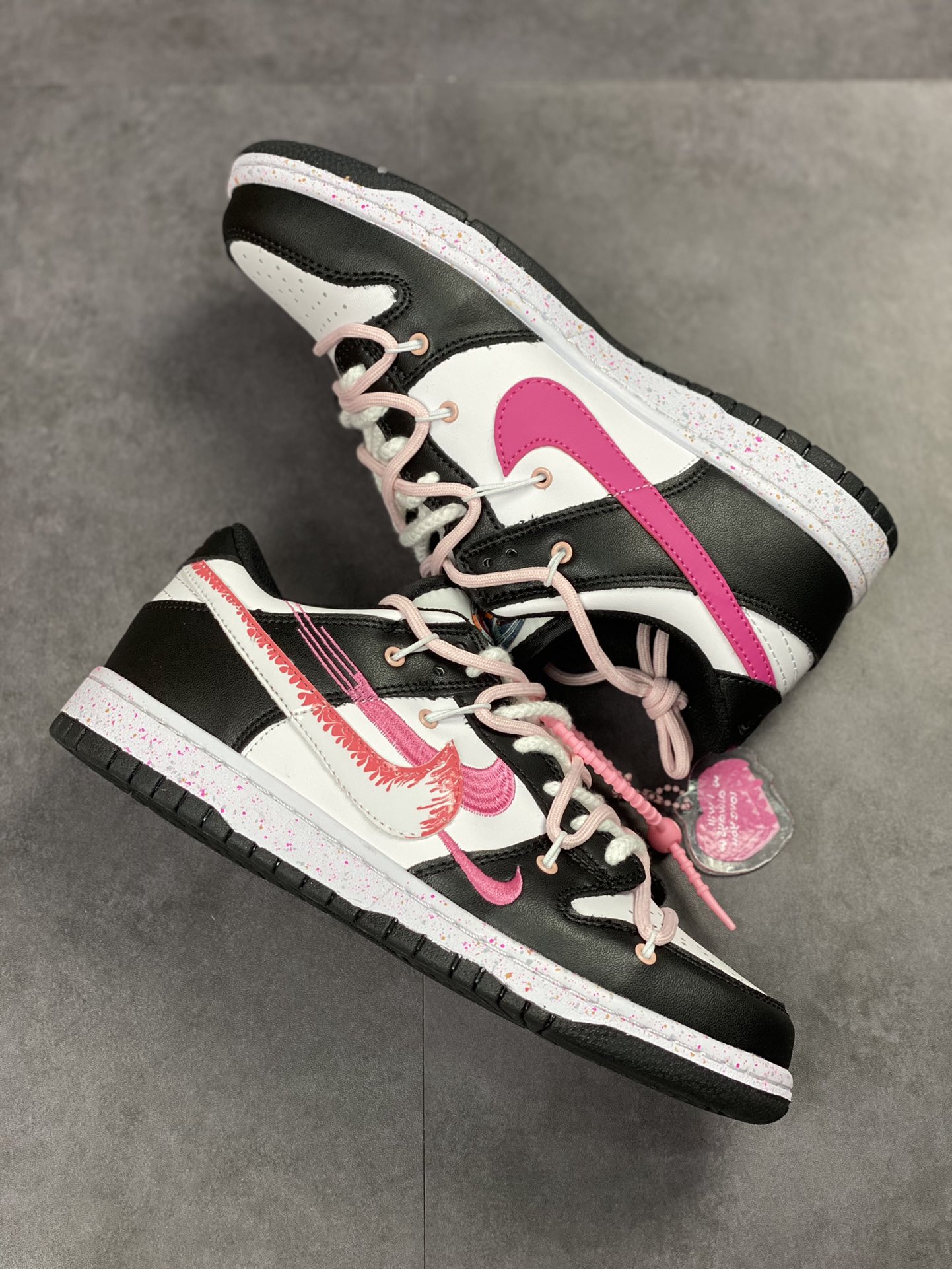 240 NIKE SB Dunk Low 黑粉绑带 FD4623-131-60