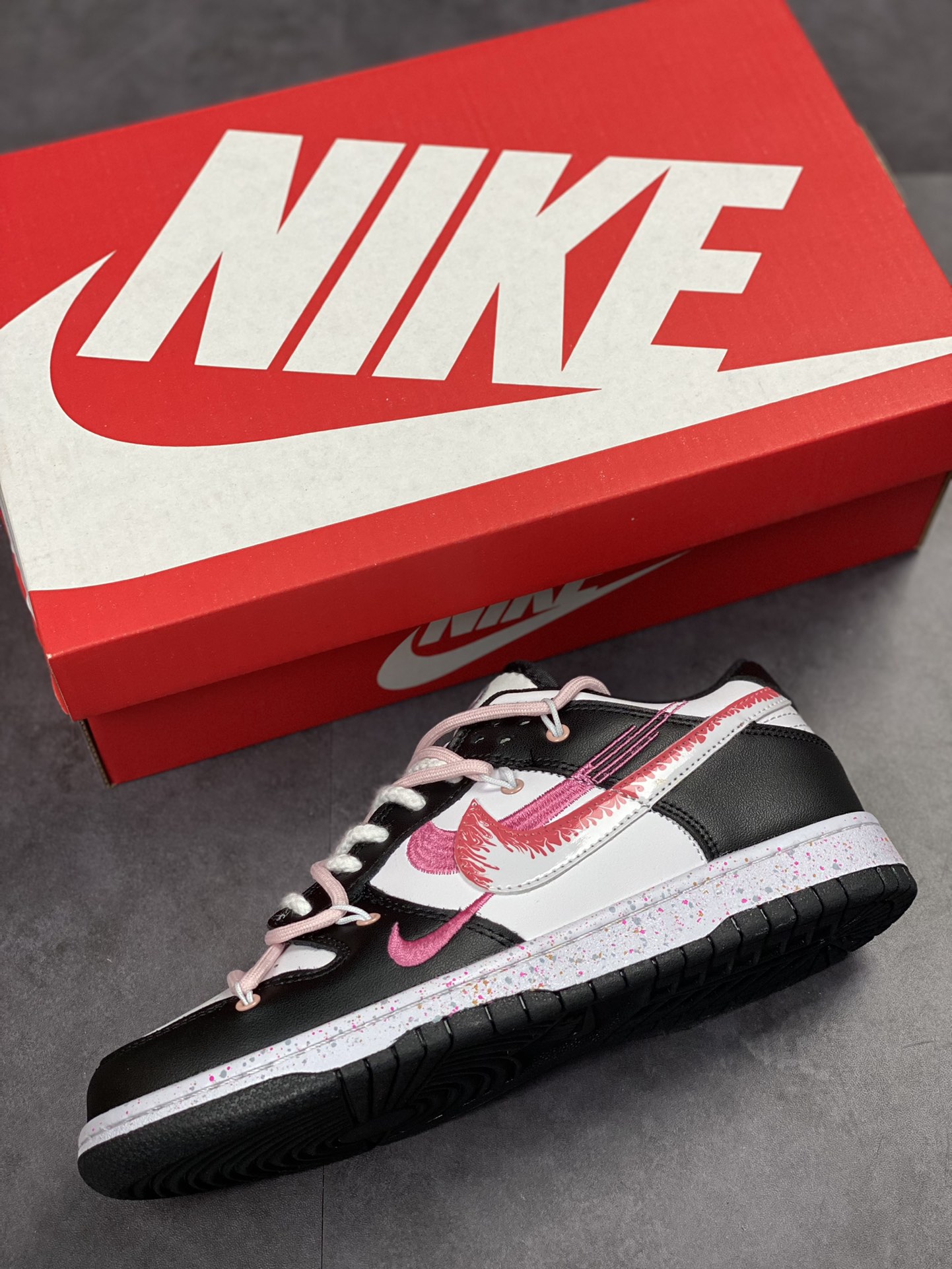 240 NIKE SB Dunk Low 黑粉绑带 FD4623-131-60