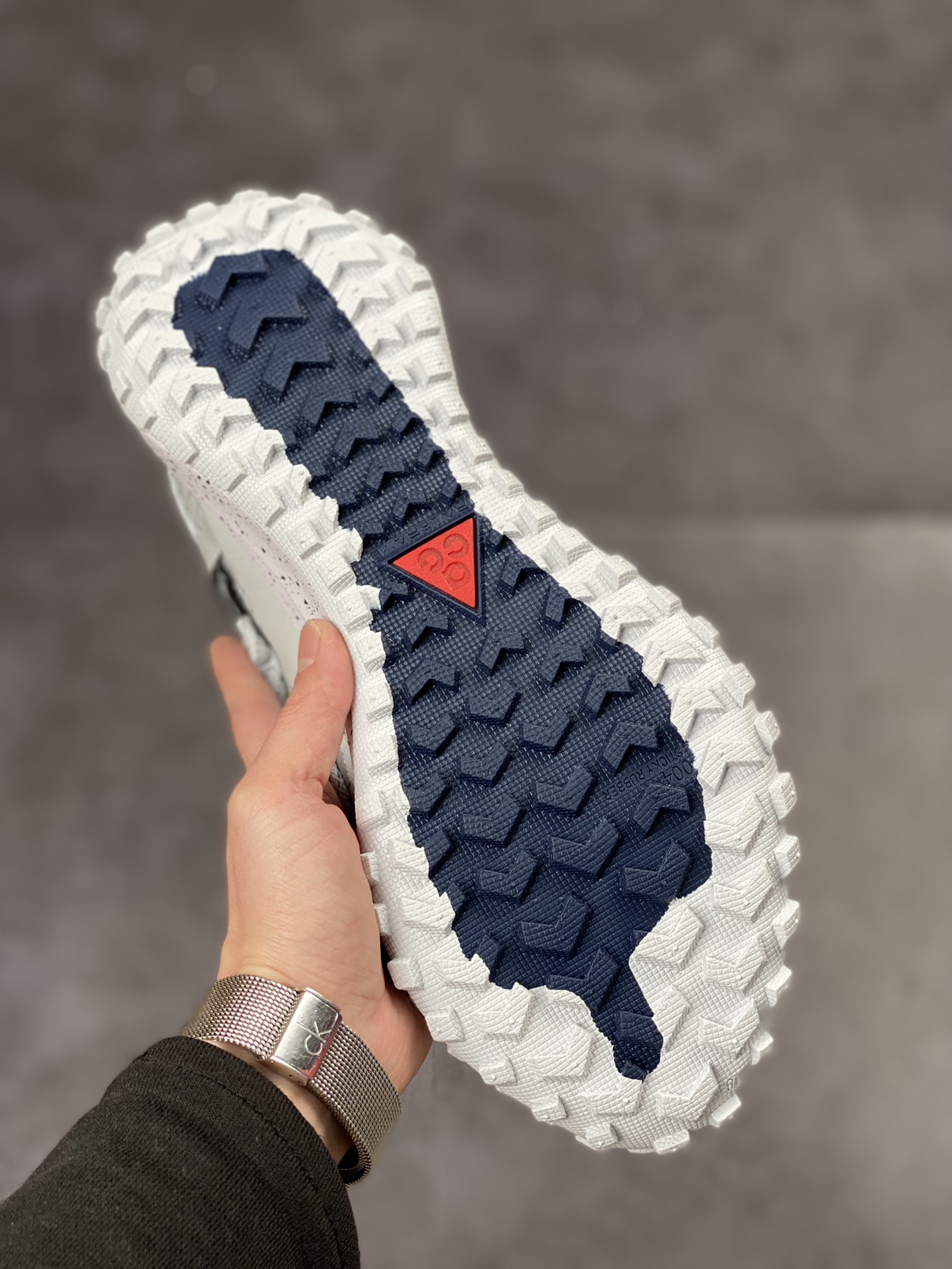 210 Nike ACG Mountain Fly Low GORE-TEX 户外登山运动鞋/太空银灰 DX6675-001