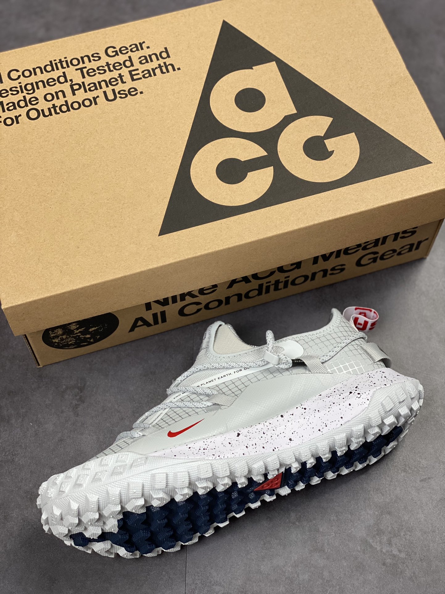 210 Nike ACG Mountain Fly Low GORE-TEX 户外登山运动鞋/太空银灰 DX6675-001