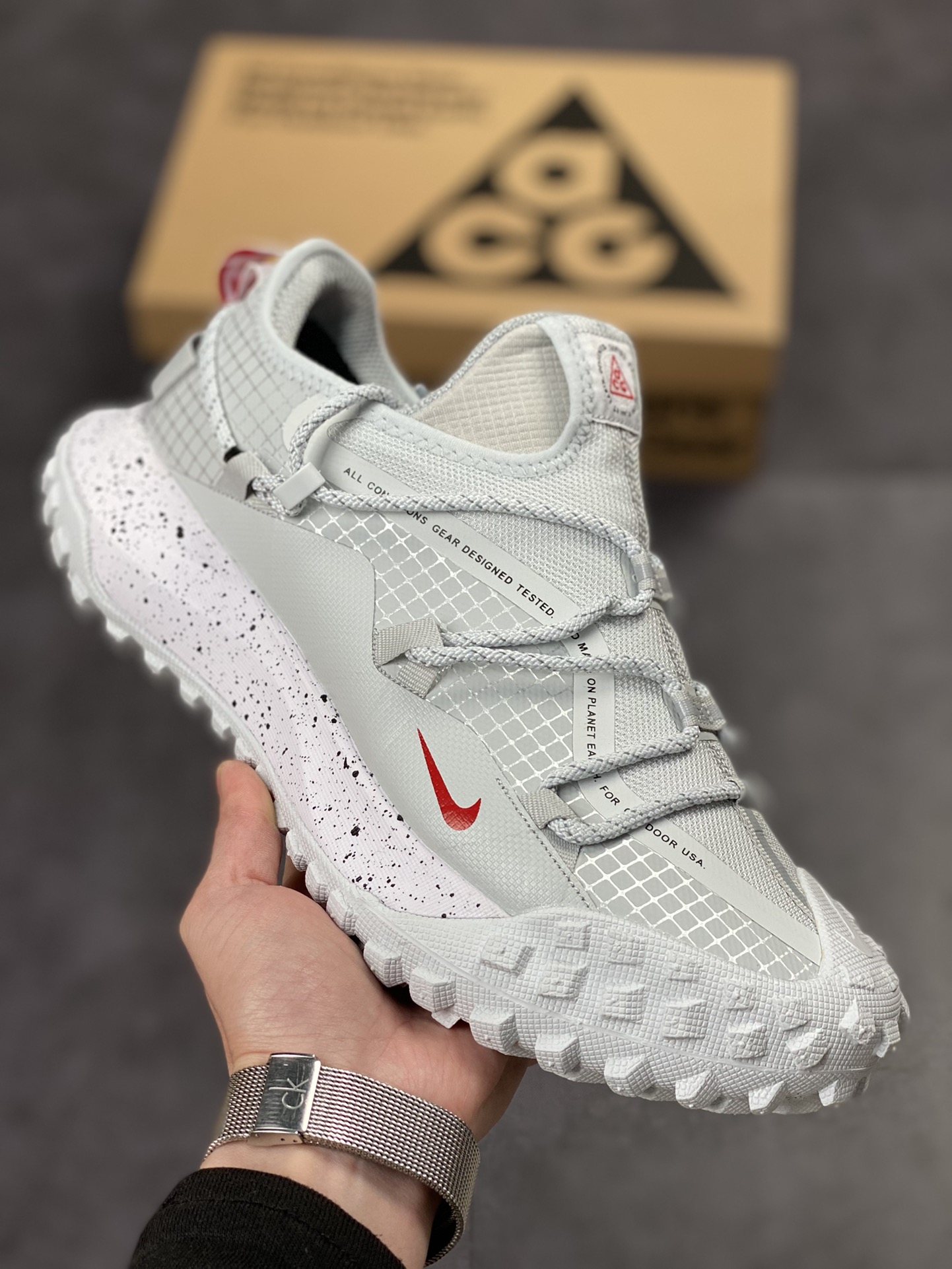 210 Nike ACG Mountain Fly Low GORE-TEX 户外登山运动鞋/太空银灰 DX6675-001