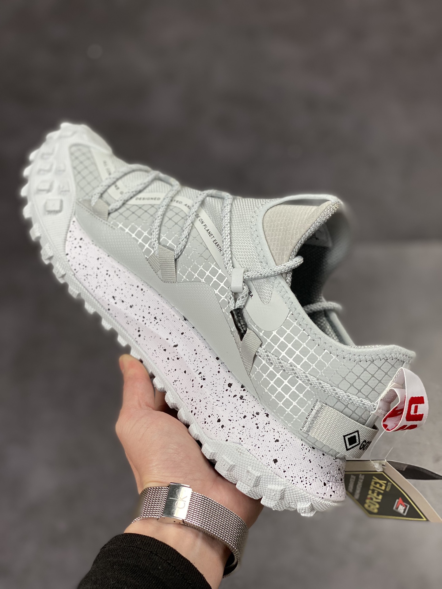 210 Nike ACG Mountain Fly Low GORE-TEX 户外登山运动鞋/太空银灰 DX6675-001