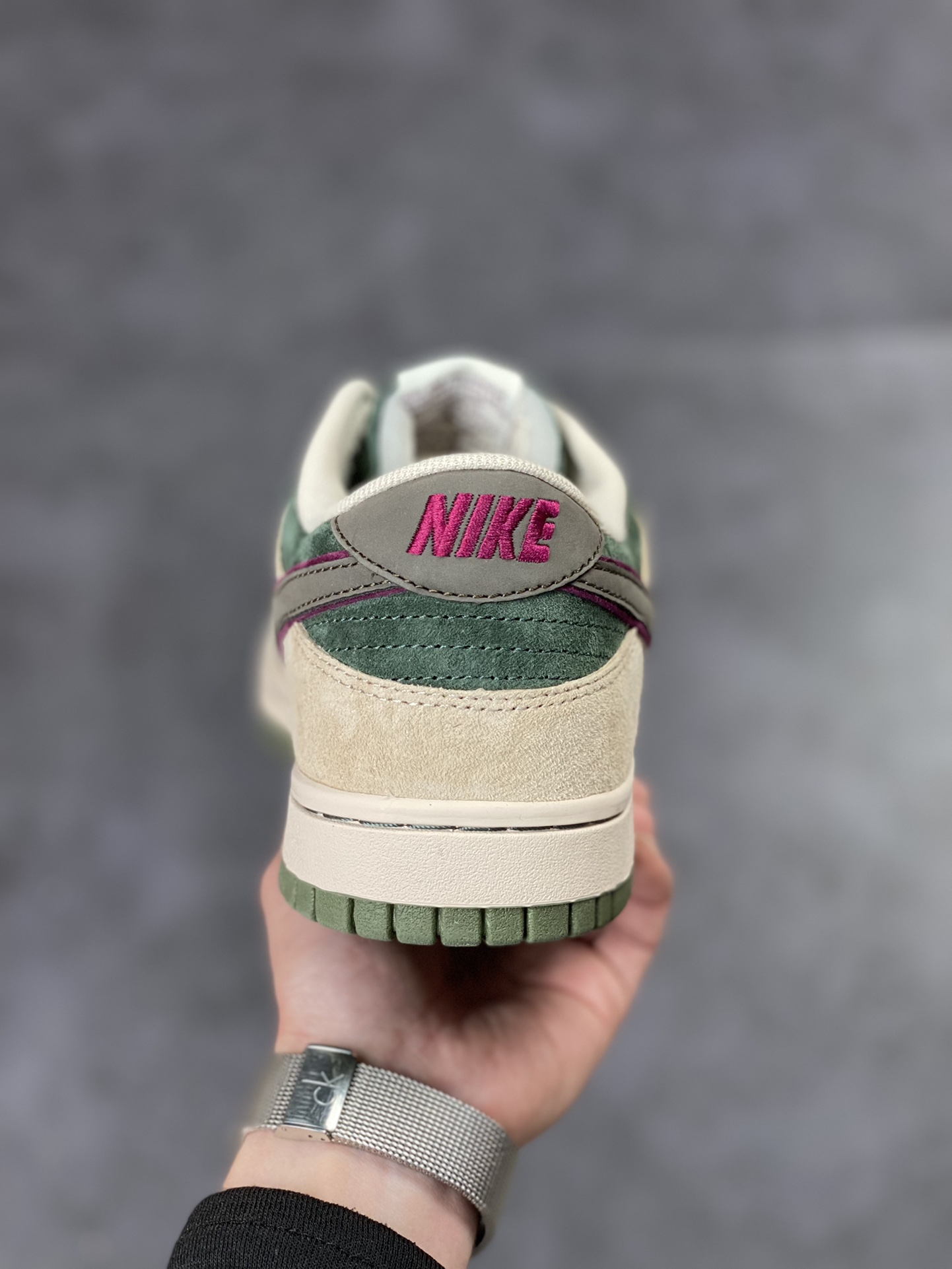 200 NIKE SB Dunk Low 大友克洋 麂皮卡其绿 LF0039-029