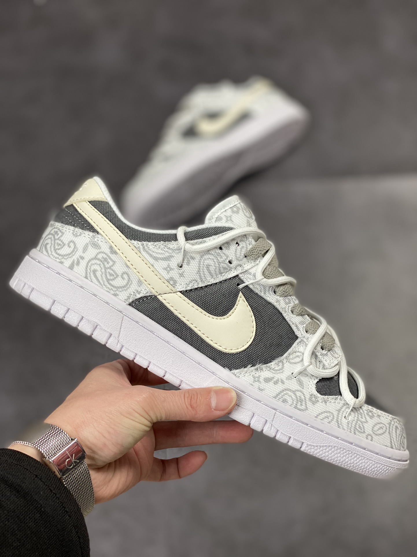 200 NIKE SB Dunk Low ESS 解构腰果花 灰白 DJ9955-100