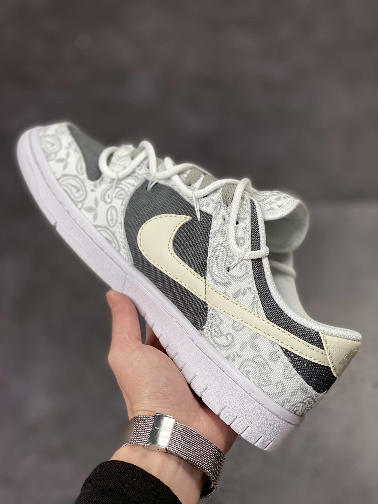 200 NIKE SB Dunk Low ESS 解构腰果花 灰白 DJ9955-100