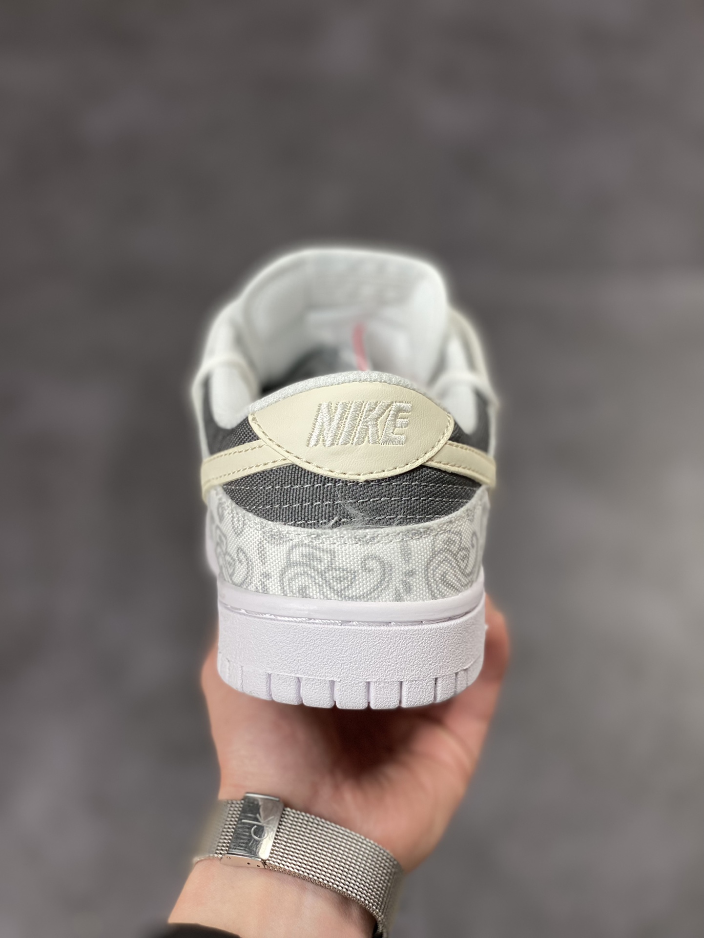 200 NIKE SB Dunk Low ESS 解构腰果花 灰白 DJ9955-100