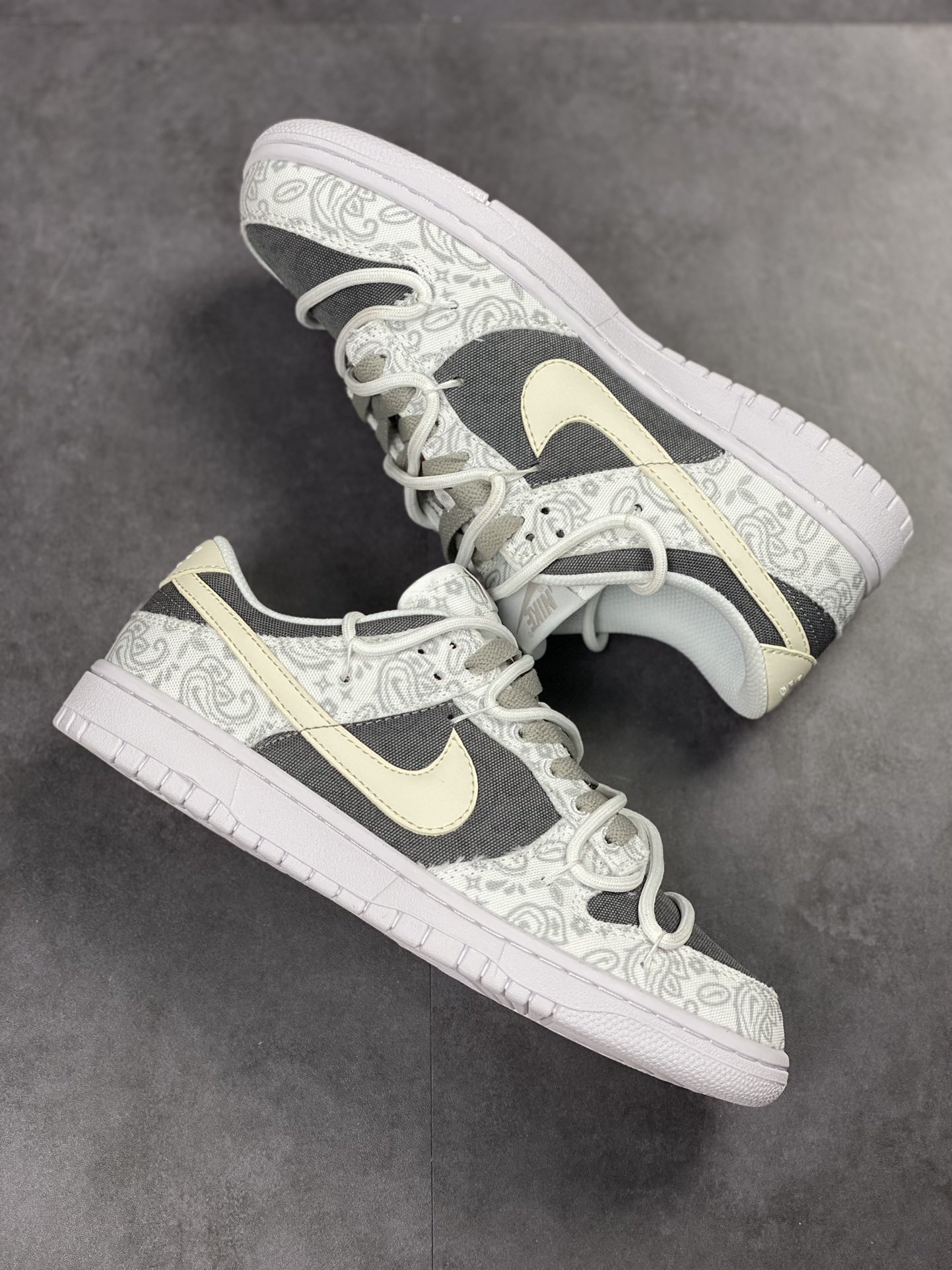 200 NIKE SB Dunk Low ESS 解构腰果花 灰白 DJ9955-100