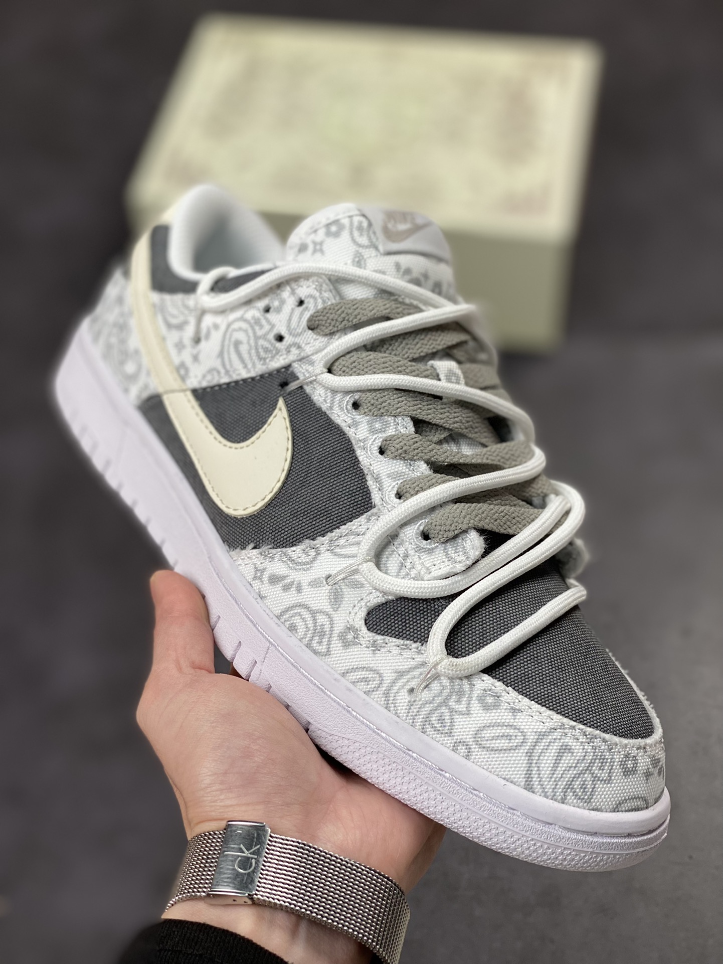 200 NIKE SB Dunk Low ESS 解构腰果花 灰白 DJ9955-100