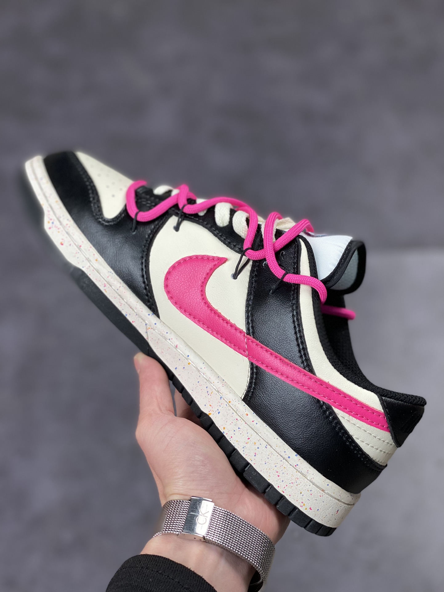 200 NIKE SB Dunk Low 黑粉绑带 FD4623-131