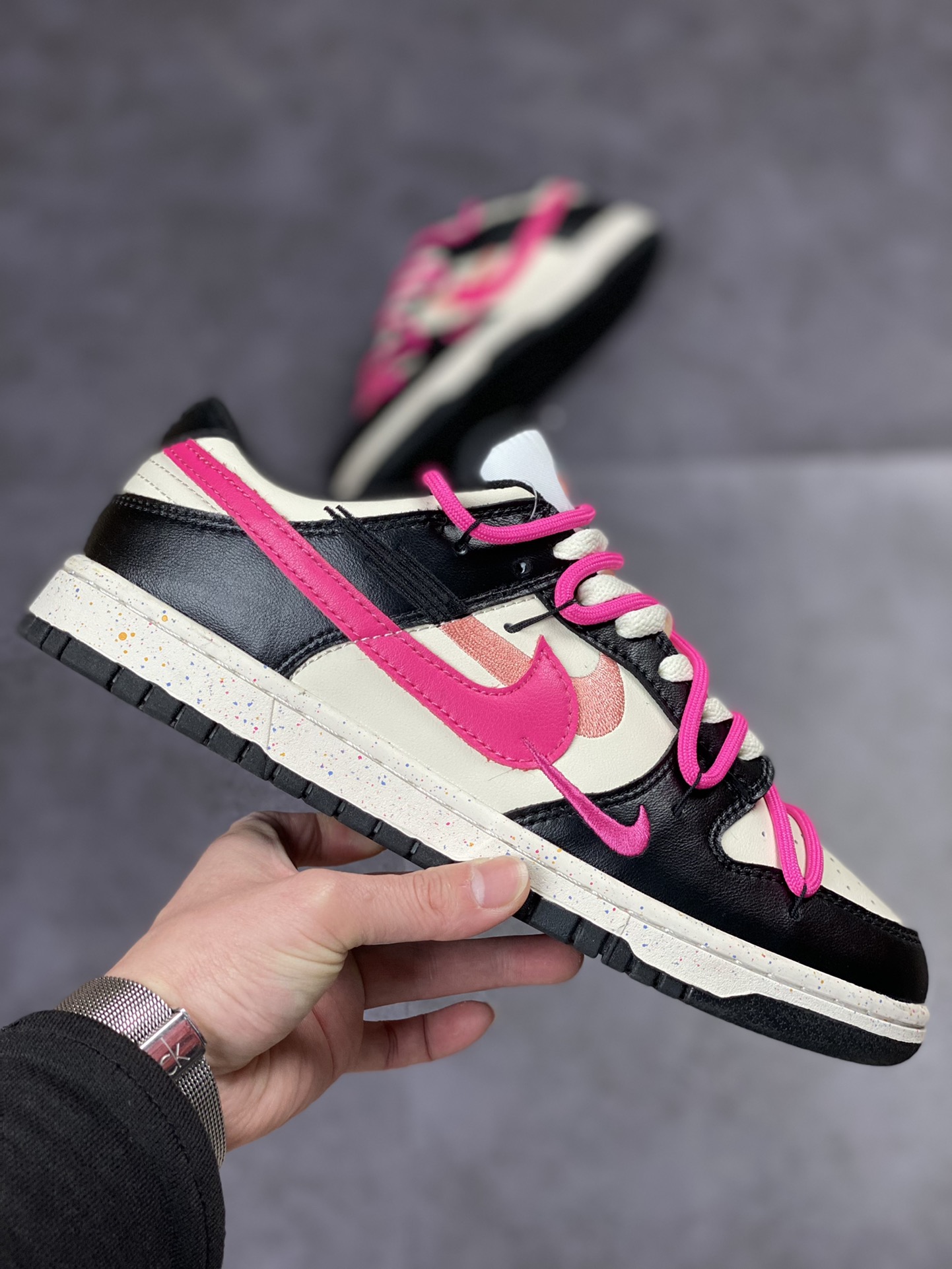 200 NIKE SB Dunk Low 黑粉绑带 FD4623-131
