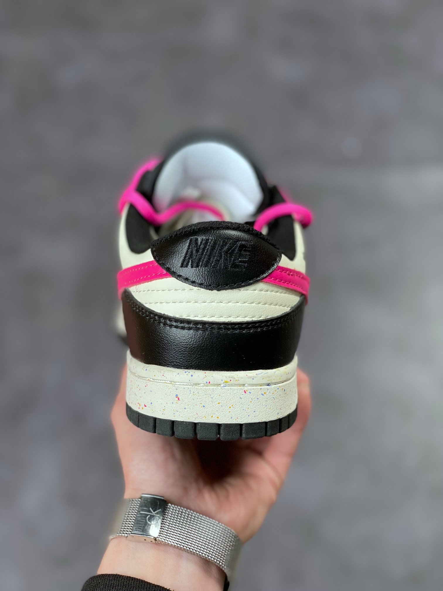 200 NIKE SB Dunk Low 黑粉绑带 FD4623-131