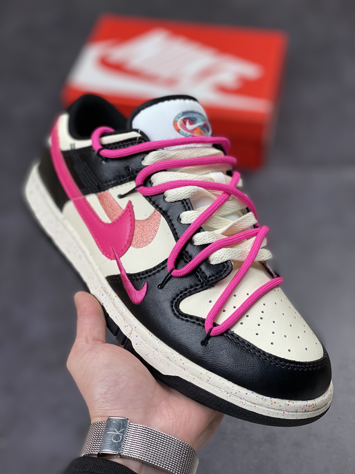 200 NIKE SB Dunk Low 黑粉绑带 FD4623-131
