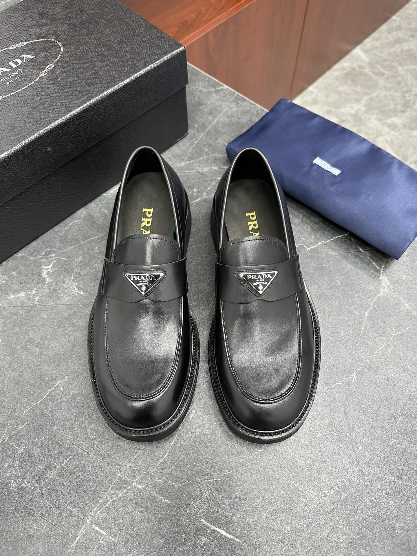 NO:270743,PRAD* Derby shoes, black calfskin fabric, water-dyed calfskin lining, original ultra-light outsole, size 39-44, (38,45 customized), prada, cowhide19860909PRAD*德比鞋,黑色小牛皮面料,水染小牛皮内里,原版超轻大底,码数39-44,（38,45定做）,,prada,cowhide,Men's shoes