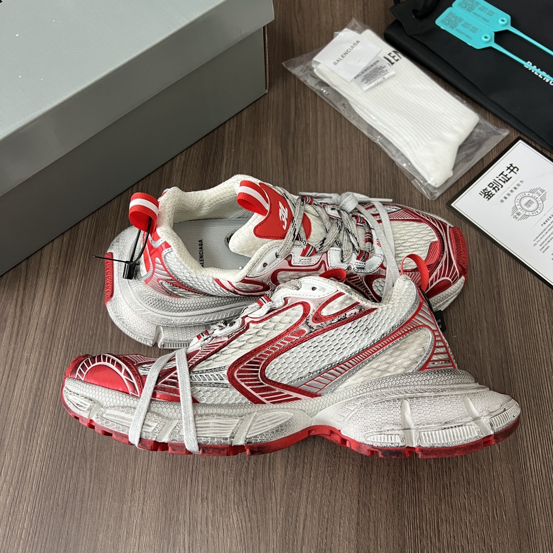 Balenciaga Balenciaga Phantom Sneaker 巴黎世家全新做旧十代白红潮流跑鞋 在延续 Track Trainer 户外轮廓和复杂鞋面结构的同时