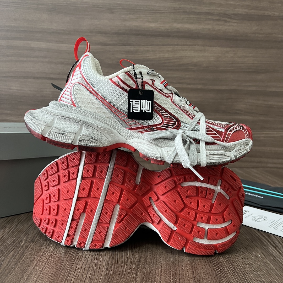 Balenciaga Balenciaga Phantom Sneaker 巴黎世家全新做旧十代白红潮流跑鞋 在延续 Track Trainer 户外轮廓和复杂鞋面结构的同时