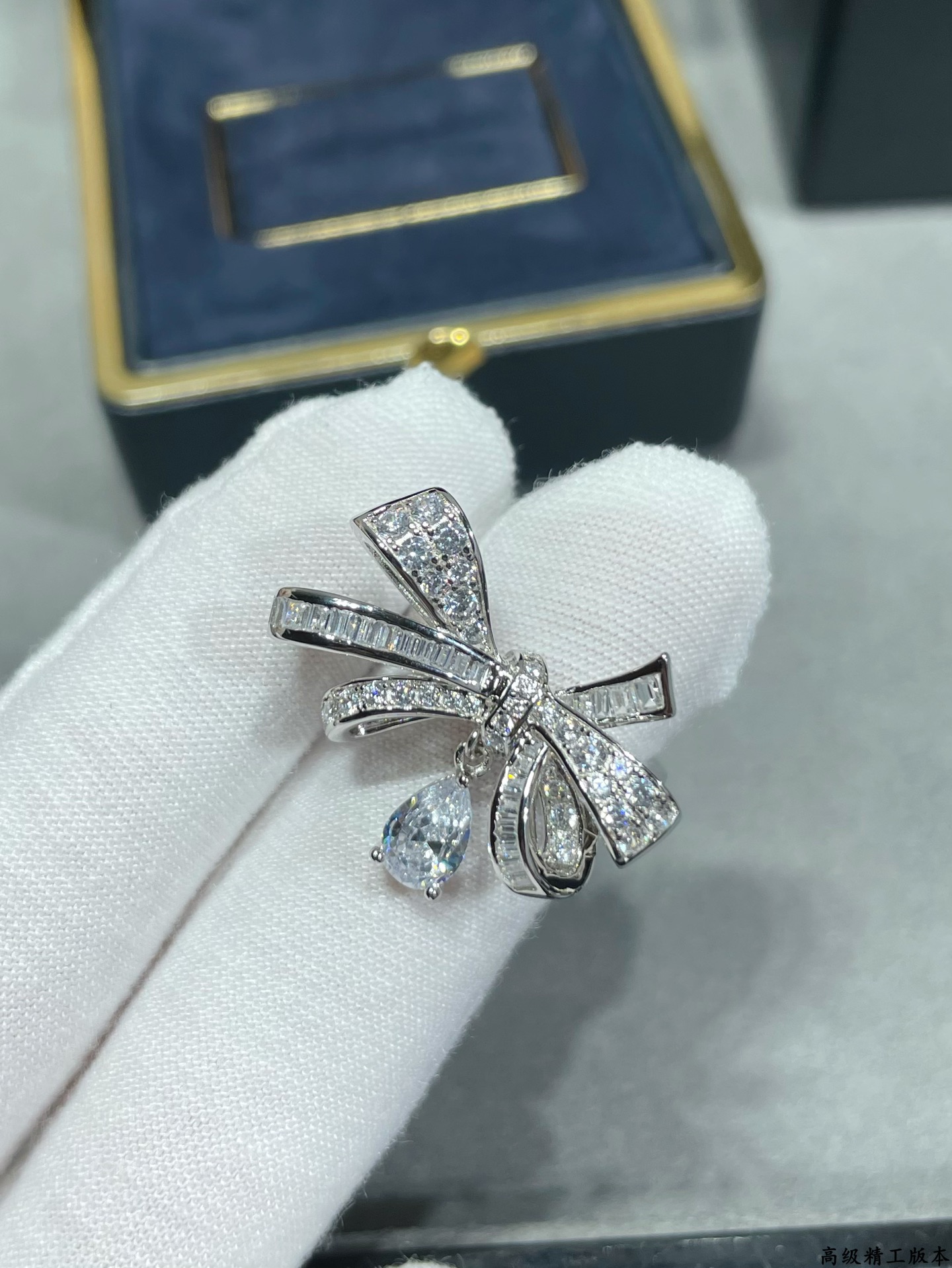  9️⃣2️⃣5️⃣（新升级版本） 码数：5678。格拉夫蝴蝶水滴戒指💍高级珠宝作品 线条灵动的蝴蝶结或