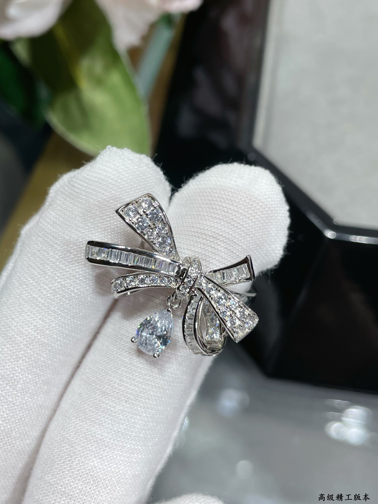  9️⃣2️⃣5️⃣（新升级版本） 码数：5678。格拉夫蝴蝶水滴戒指💍高级珠宝作品 线条灵动的蝴蝶结或