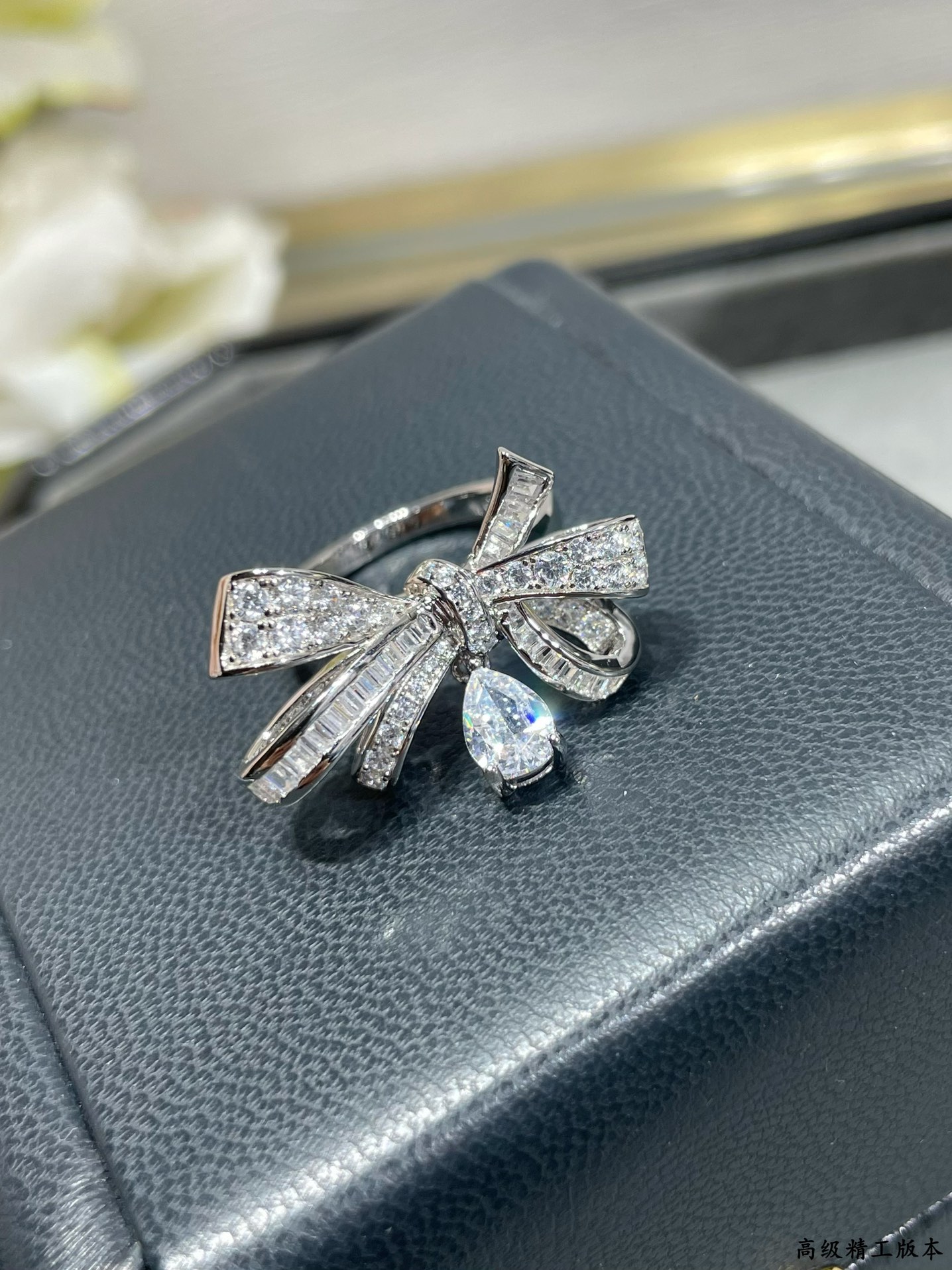  9️⃣2️⃣5️⃣（新升级版本） 码数：5678。格拉夫蝴蝶水滴戒指💍高级珠宝作品 线条灵动的蝴蝶结或