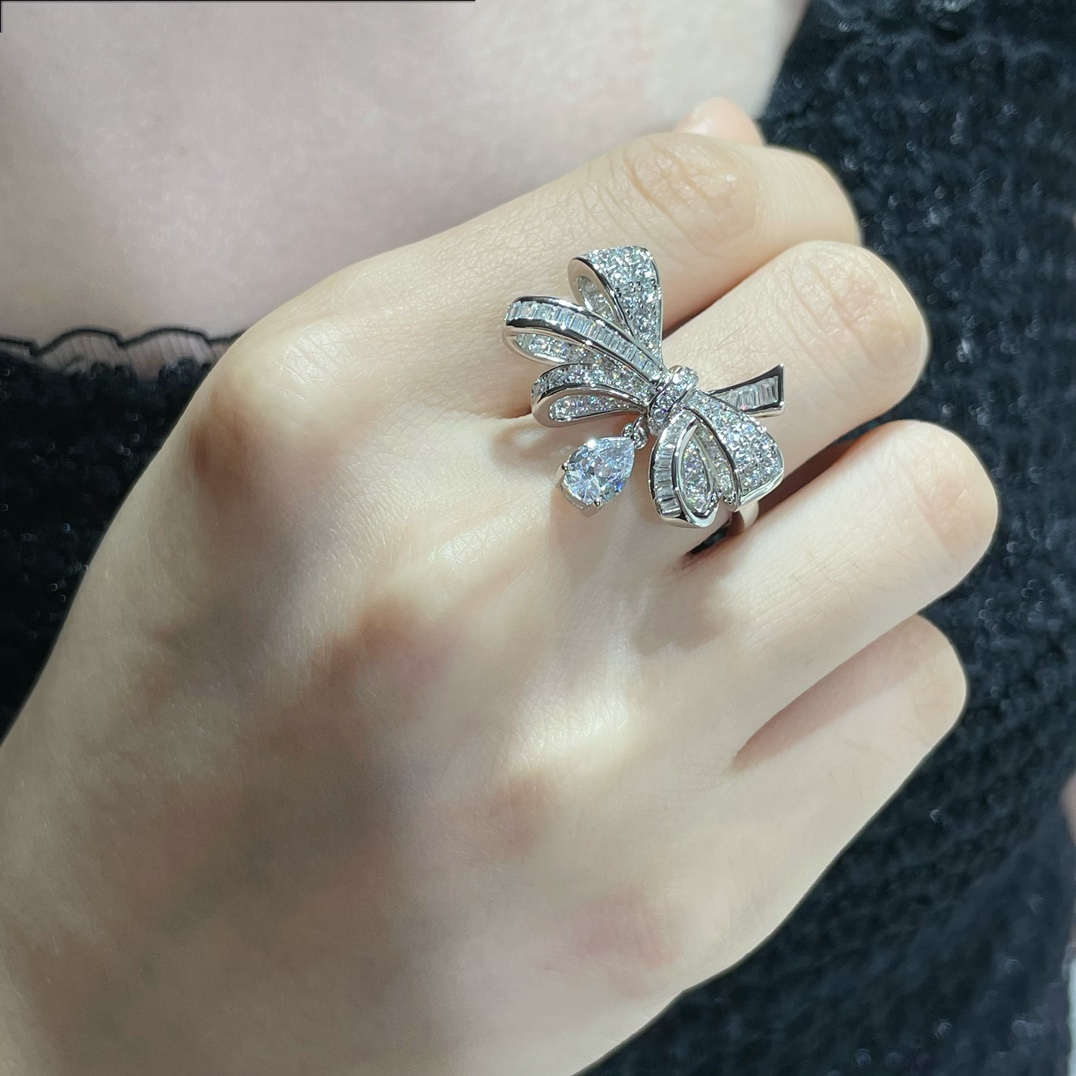  9️⃣2️⃣5️⃣（新升级版本） 码数：5678。格拉夫蝴蝶水滴戒指💍高级珠宝作品 线条灵动的蝴蝶结或