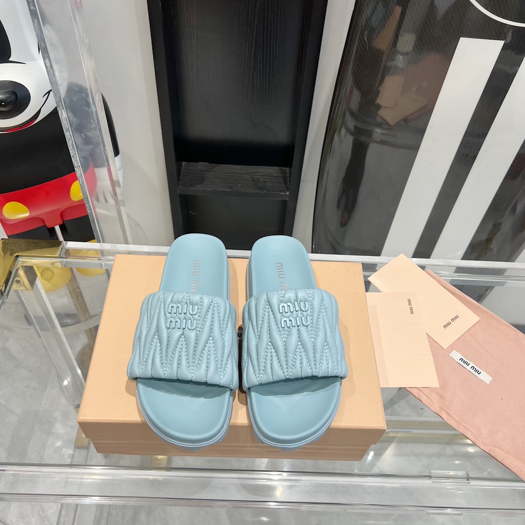 Miu Miu MiuMiu 拖鞋 真的太少女啦 小羊皮 软 舒适度超高 开发 所有细节都和 一致