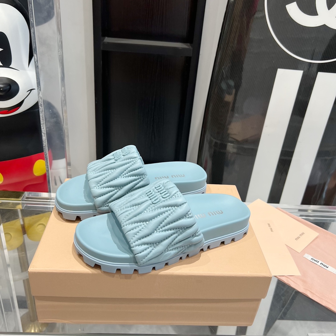 Miu Miu MiuMiu 拖鞋 真的太少女啦 小羊皮 软 舒适度超高 开发 所有细节都和 一致