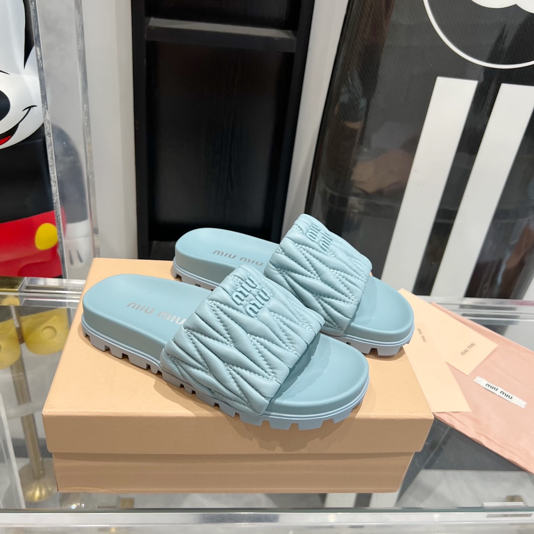 Miu Miu MiuMiu 拖鞋 真的太少女啦 小羊皮 软 舒适度超高 开发 所有细节都和 一致