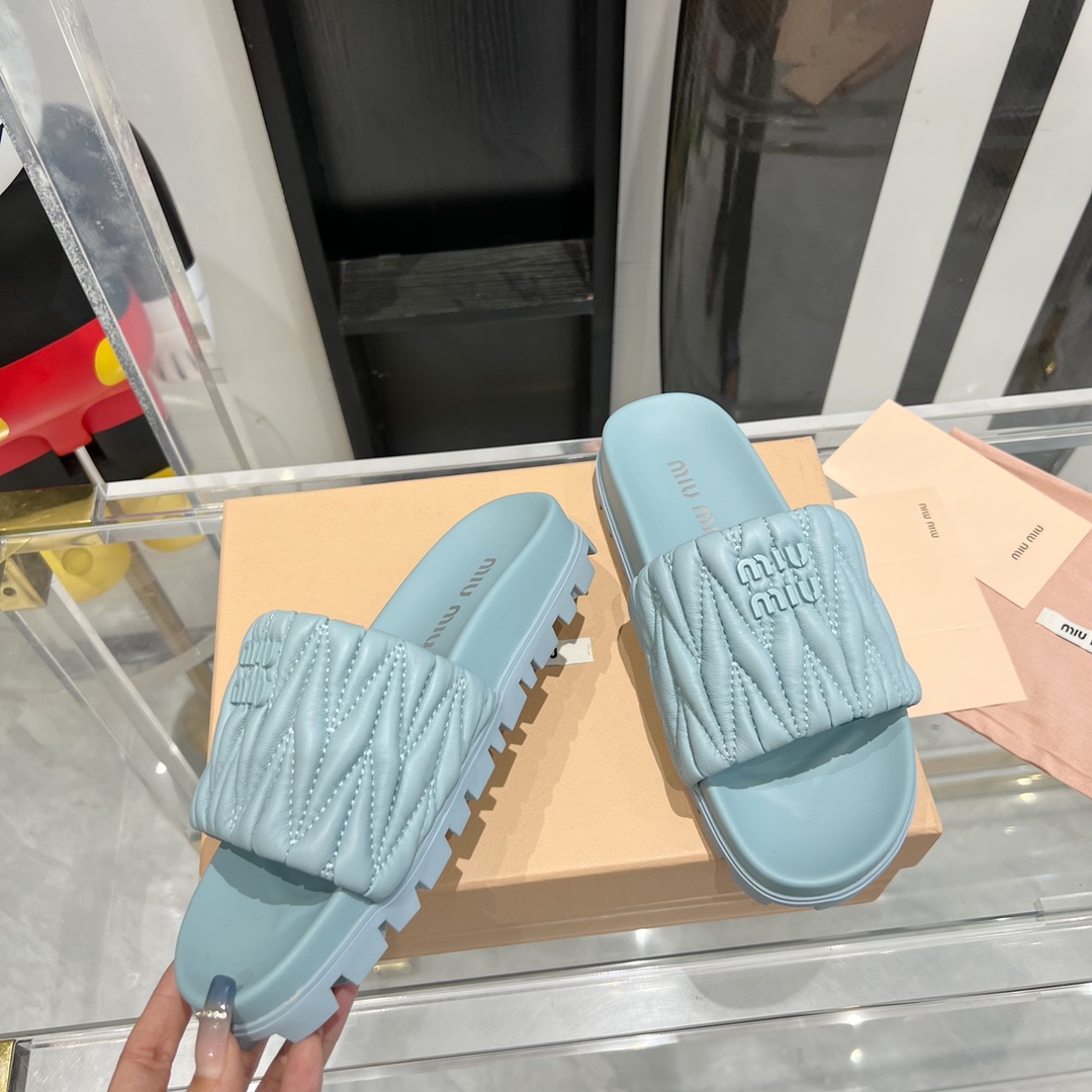 Miu Miu MiuMiu 拖鞋 真的太少女啦 小羊皮 软 舒适度超高 开发 所有细节都和 一致