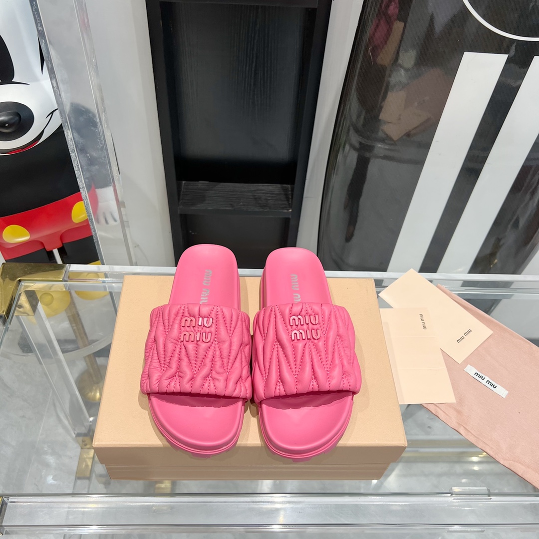 Miu Miu MiuMiu 拖鞋 真的太少女啦 小羊皮 软 舒适度超高 开发 所有细节都和 一致