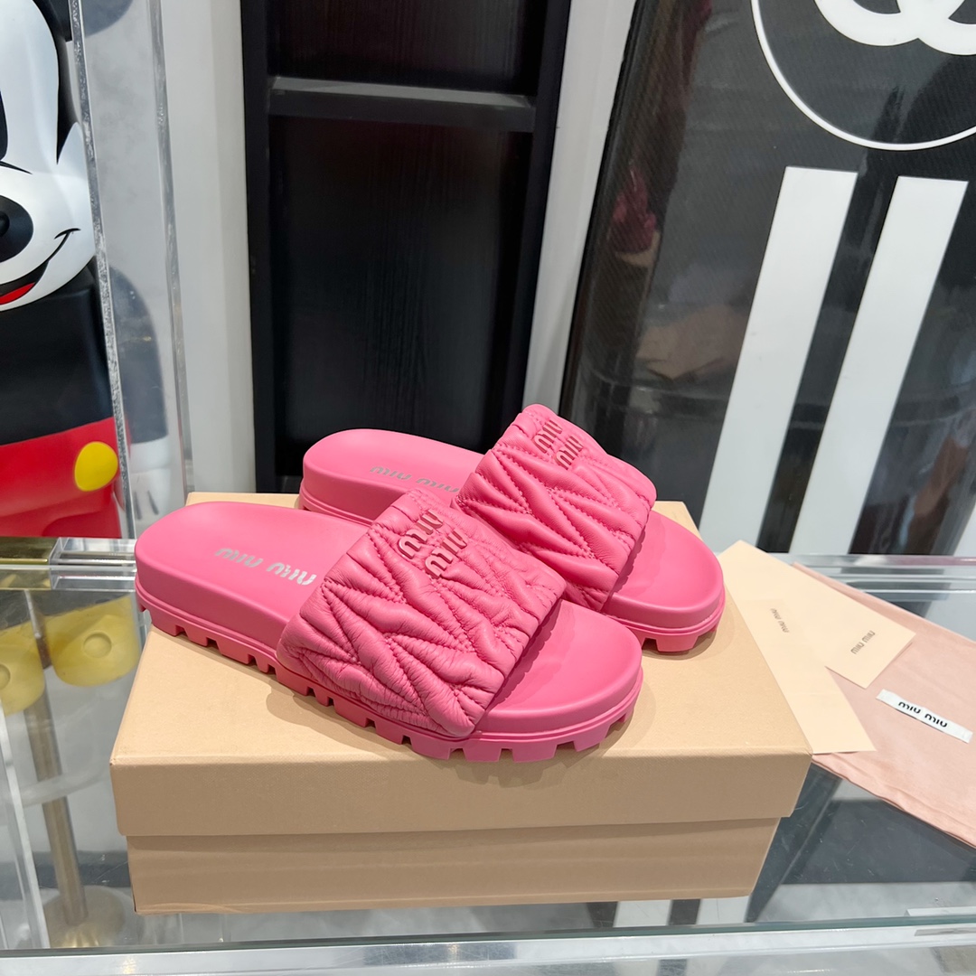 Miu Miu MiuMiu 拖鞋 真的太少女啦 小羊皮 软 舒适度超高 开发 所有细节都和 一致