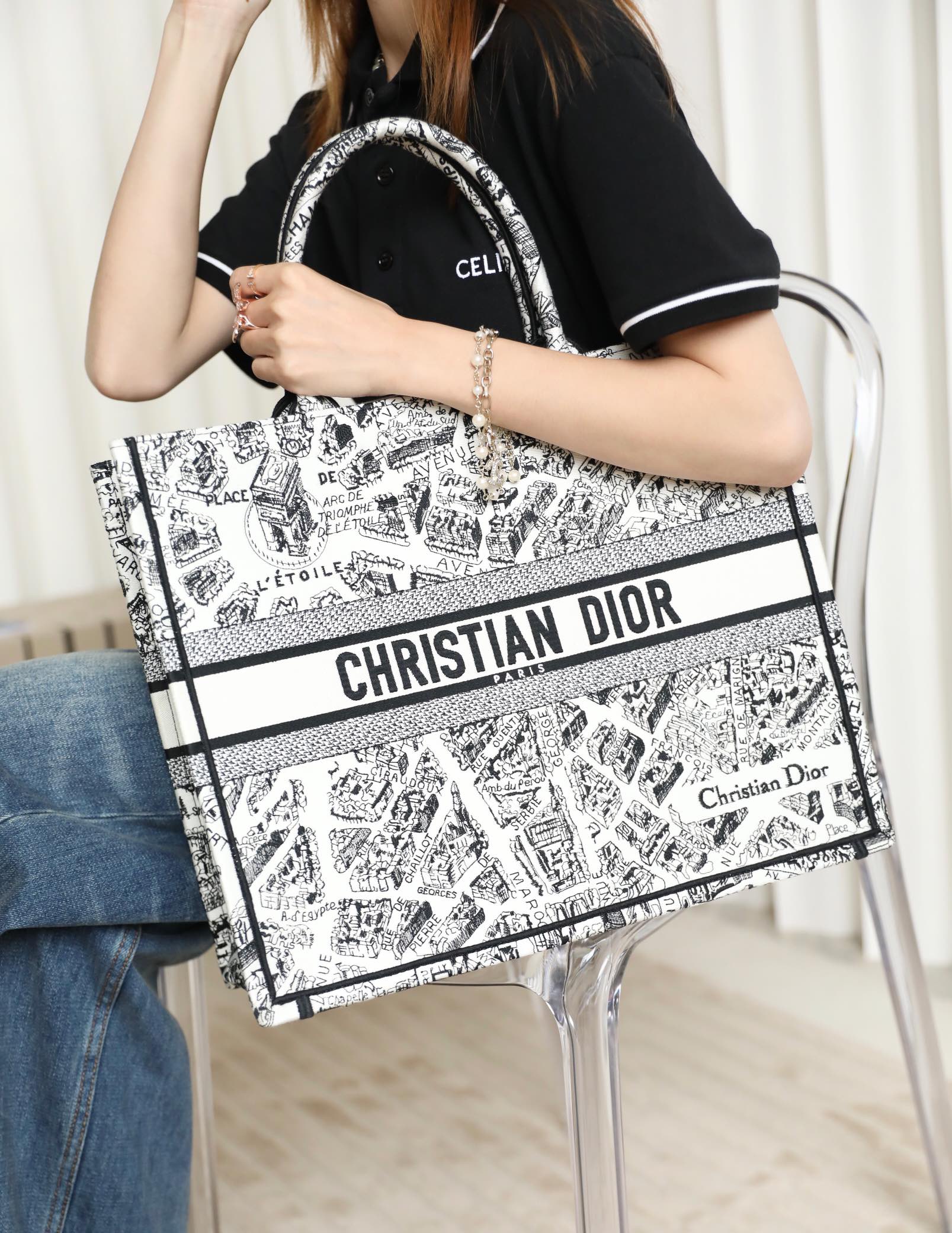 Dior Replica
 Tote Bags