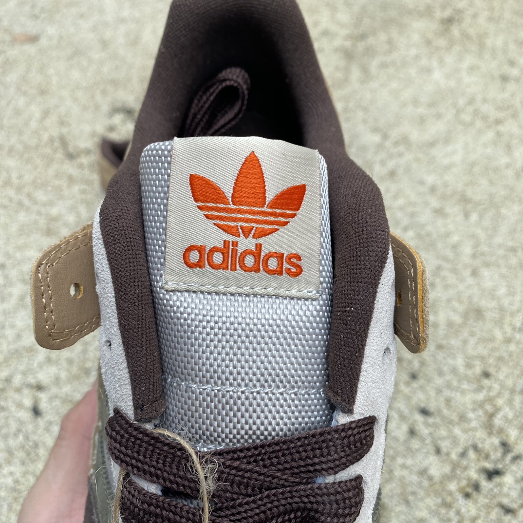 阿迪棕褐色尺码36-45adidas