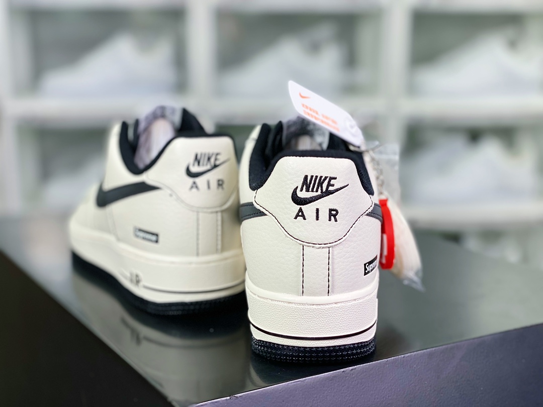 240 Supreme x 【Nike】 Air Force 1 07 Low”Supreme”空军一号板鞋“荔枝皮米白黑Sup”SU0220-003