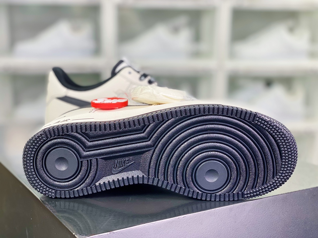 240 Supreme x 【Nike】 Air Force 1 07 Low”Supreme”空军一号板鞋“荔枝皮米白黑Sup”SU0220-003