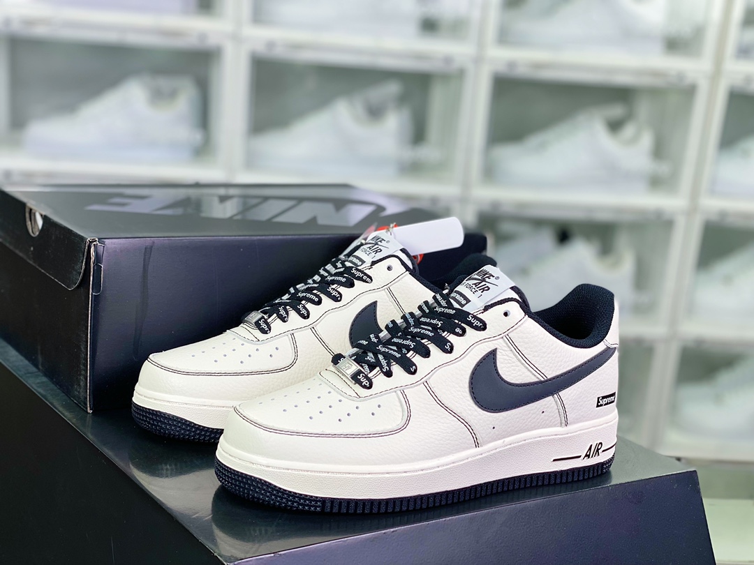 240 Supreme x 【Nike】 Air Force 1 07 Low”Supreme”空军一号板鞋“荔枝皮米白黑Sup”SU0220-003