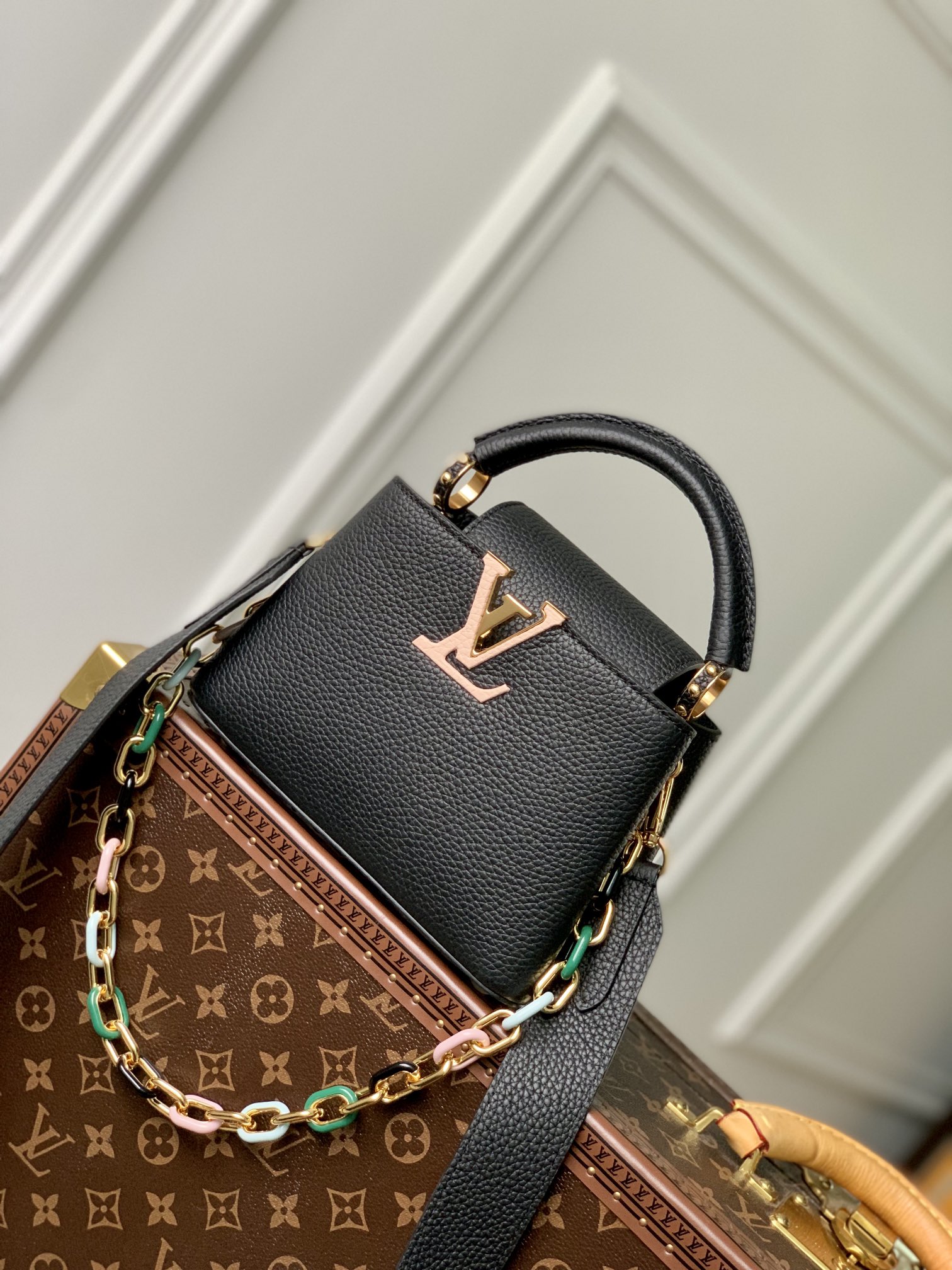 Outlet 1:1 Replica
 Louis Vuitton LV Capucines Bags Handbags Black Gold Hardware Taurillon Resin Chains M21798