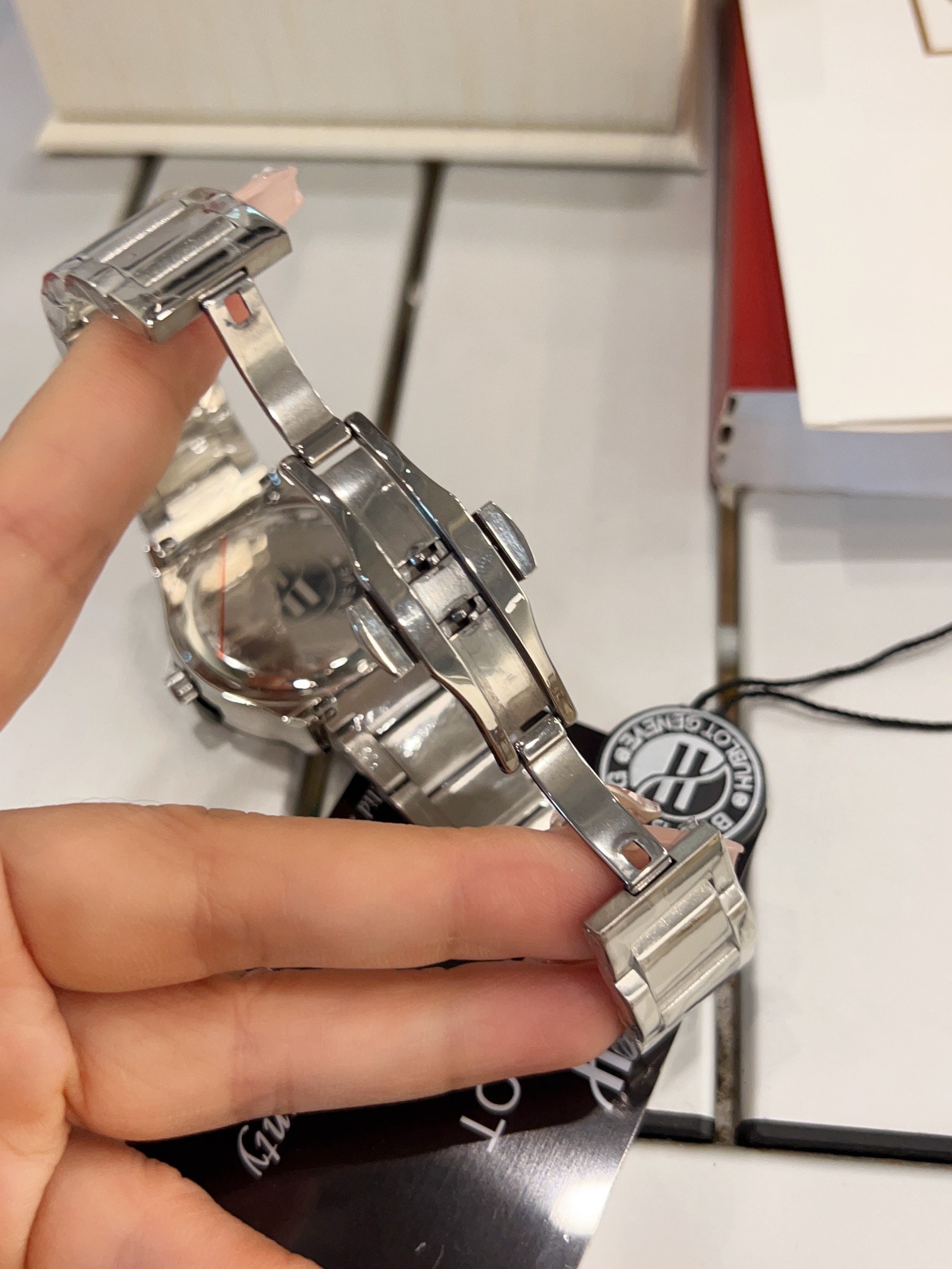 Hublot’s New 36mm Timewatch: Subverting Rules with Love and Style - 图片 7