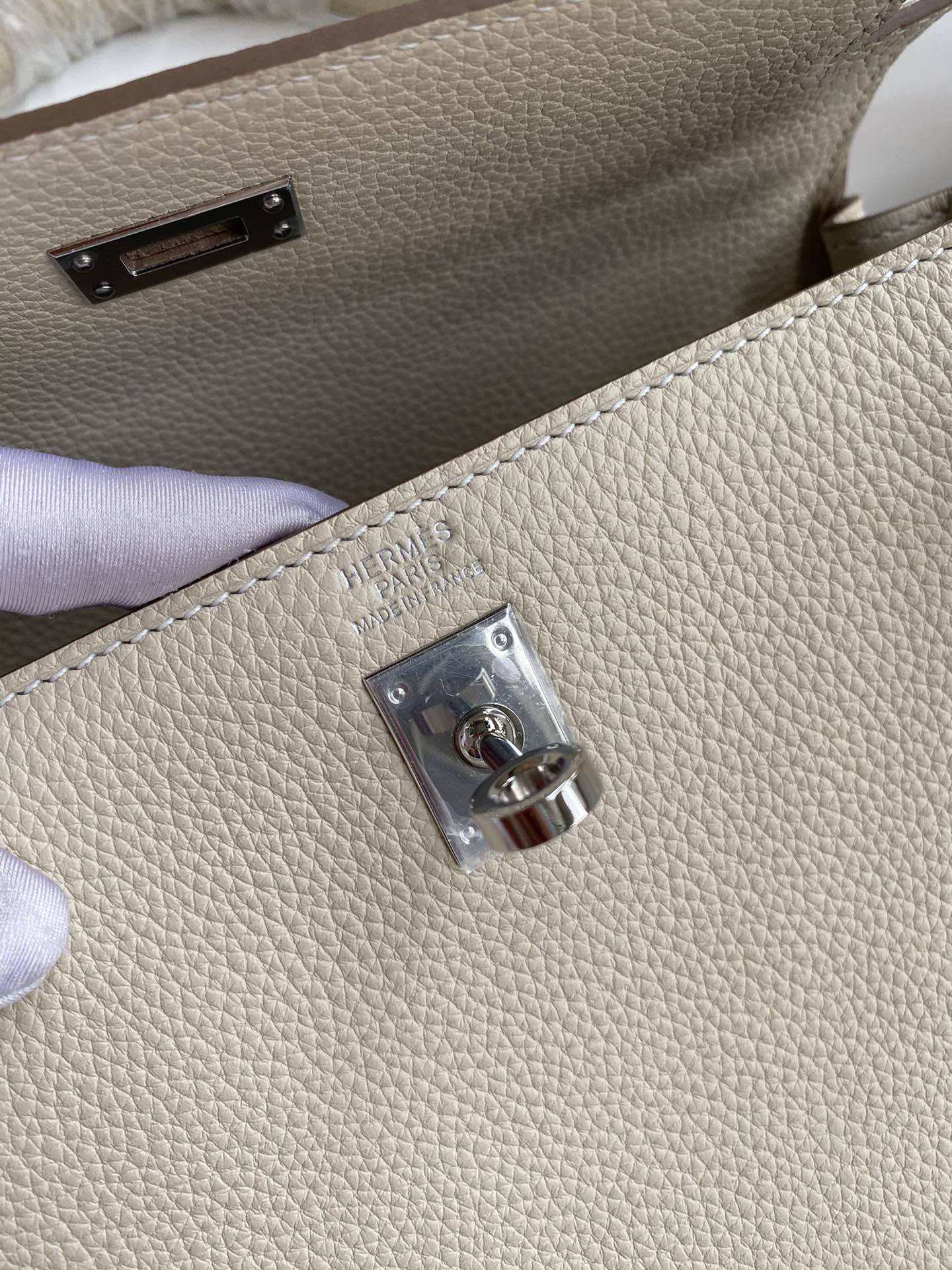 Elegant Kelly 25cm Handbag in Togo Leather with Silver Hardware 8 i1680512962 6185 6