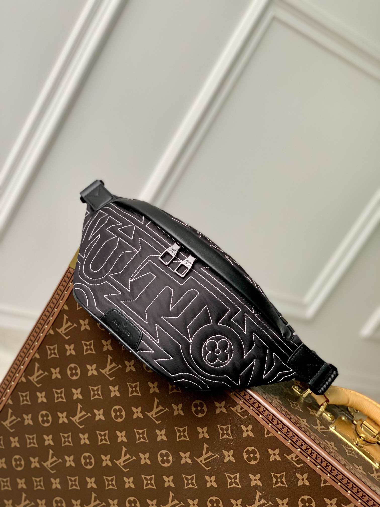 Louis Vuitton LV Discovery Belt Bags & Fanny Packs Embroidery Winter Collection M41427