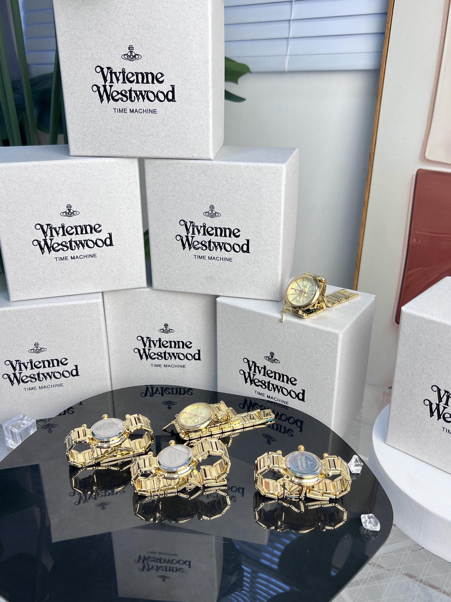 Часы Vivienne Westwood