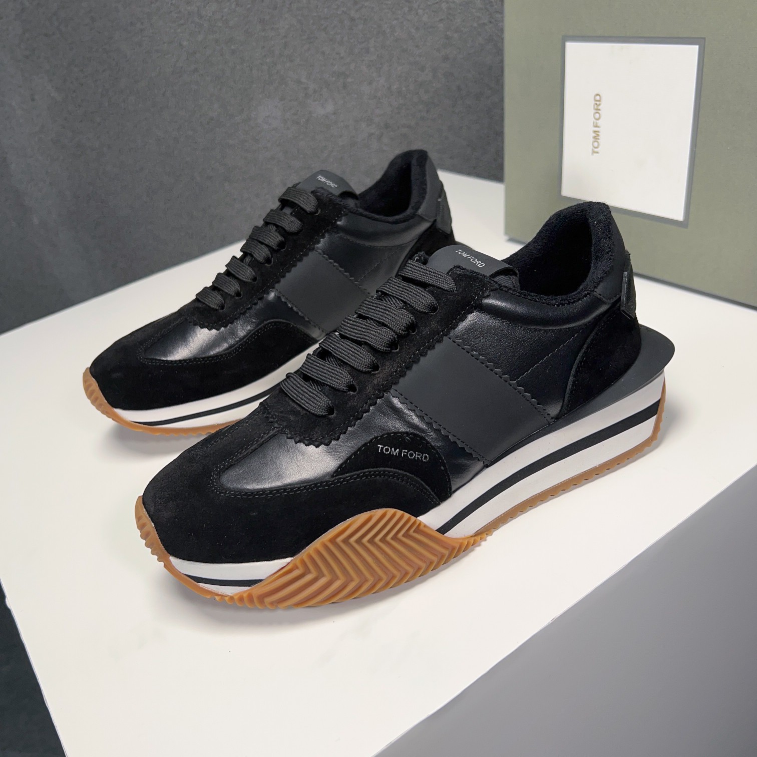 Classic Tomford zapatos de los hombres Eco Sneaker - Top de la línea es ahora nuevo y listo para la 