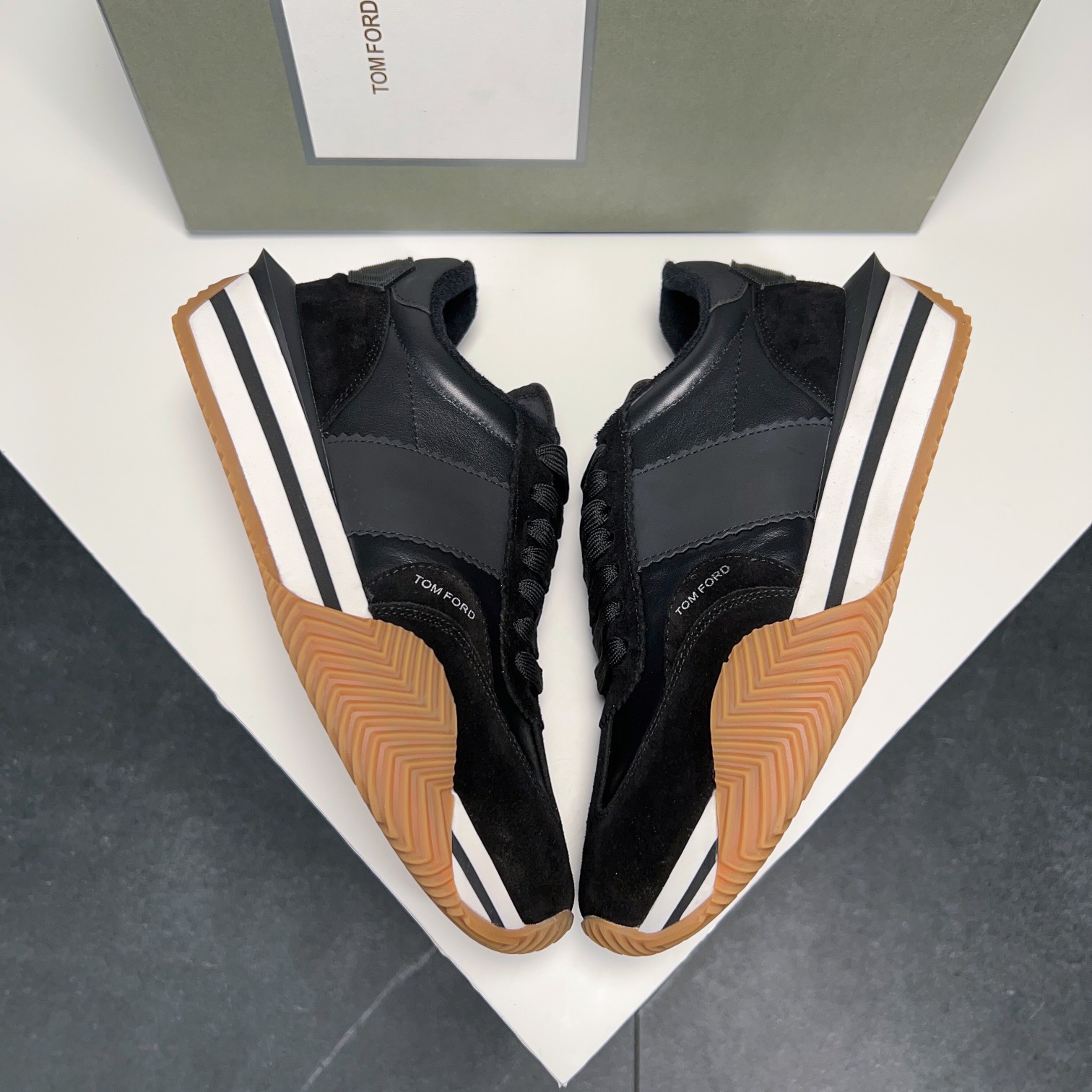 Classic Tomford zapatos de los hombres Eco Sneaker - Top de la línea es ahora nuevo y listo para la 
