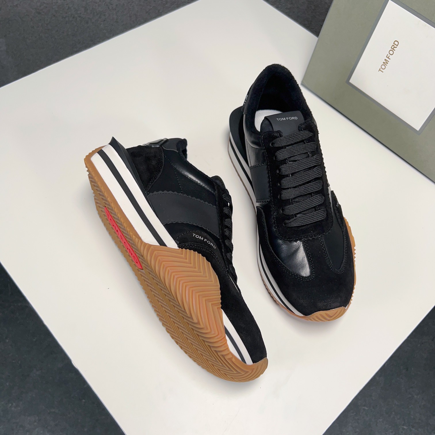 Classic Tomford zapatos de los hombres Eco Sneaker - Top de la línea es ahora nuevo y listo para la 