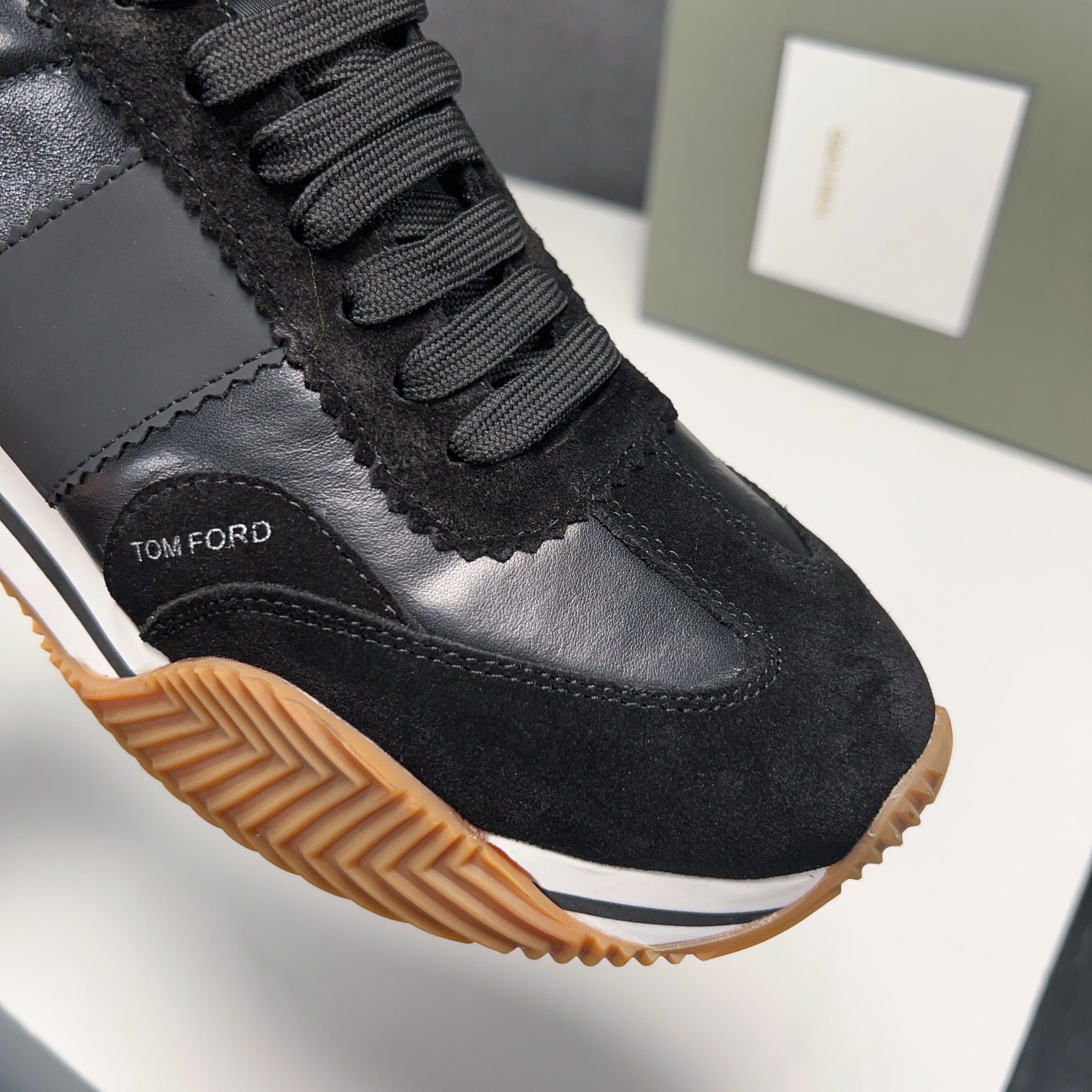 Classic Tomford zapatos de los hombres Eco Sneaker - Top de la línea es ahora nuevo y listo para la 