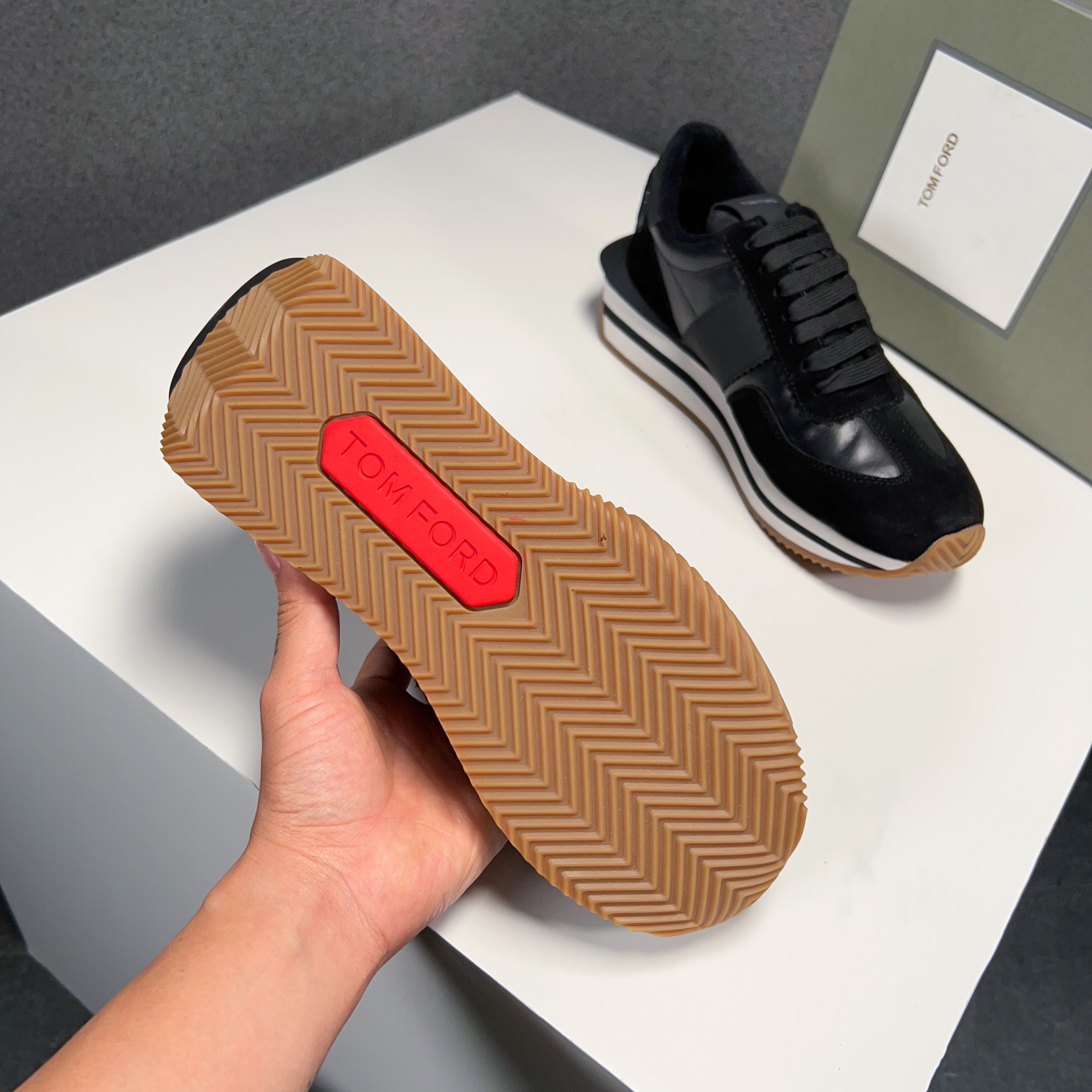 Classic Tomford zapatos de los hombres Eco Sneaker - Top de la línea es ahora nuevo y listo para la 