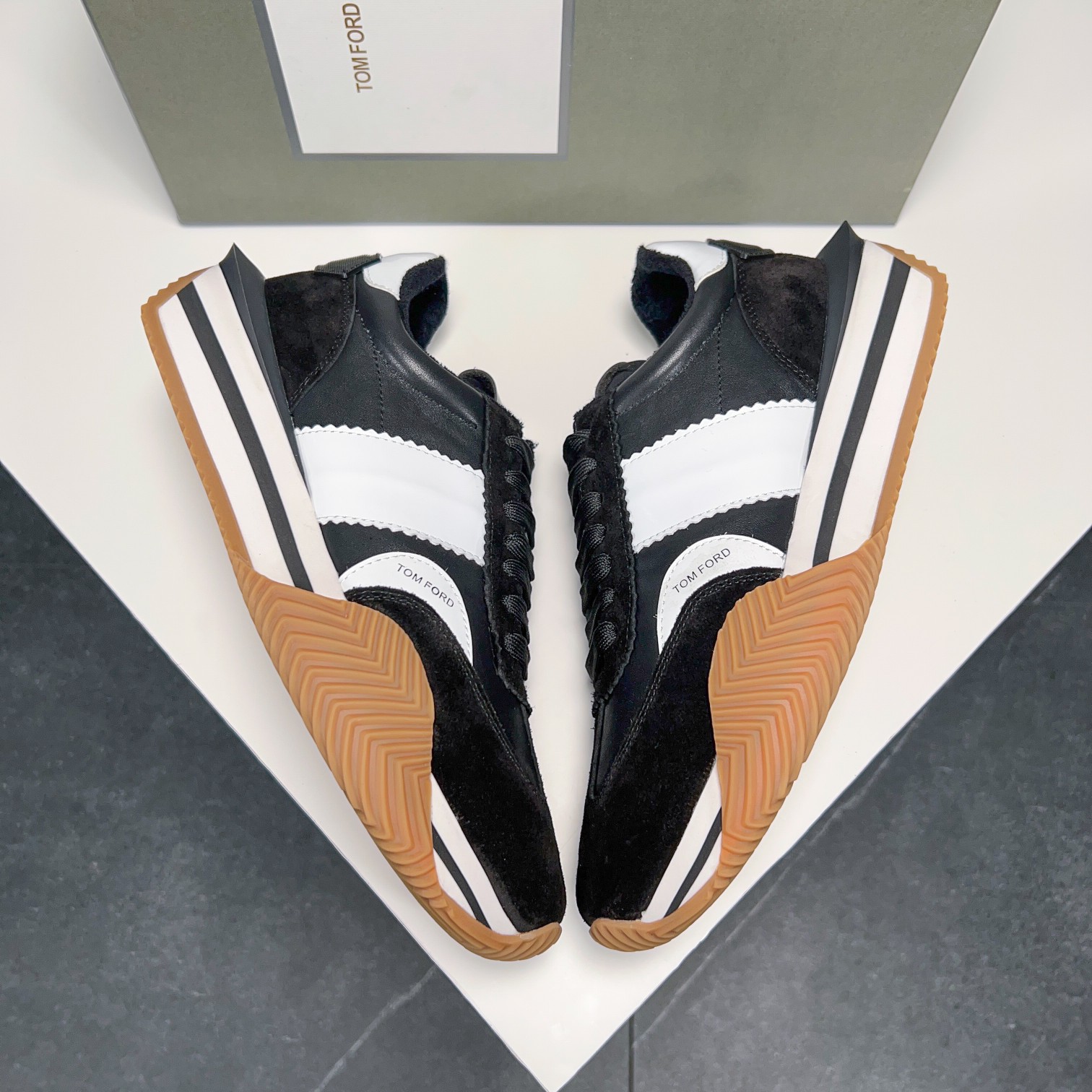 Classic Tomford zapatos de los hombres Eco Sneaker - Top de la línea es ahora nuevo y listo para la 