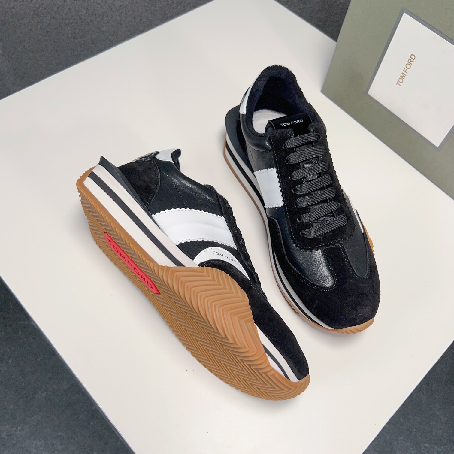 Classic Tomford zapatos de los hombres Eco Sneaker - Top de la línea es ahora nuevo y listo para la 