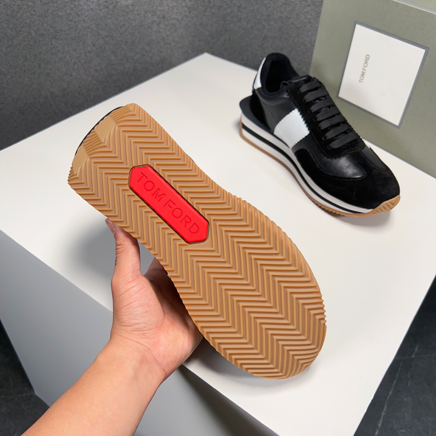 Classic Tomford zapatos de los hombres Eco Sneaker - Top de la línea es ahora nuevo y listo para la 