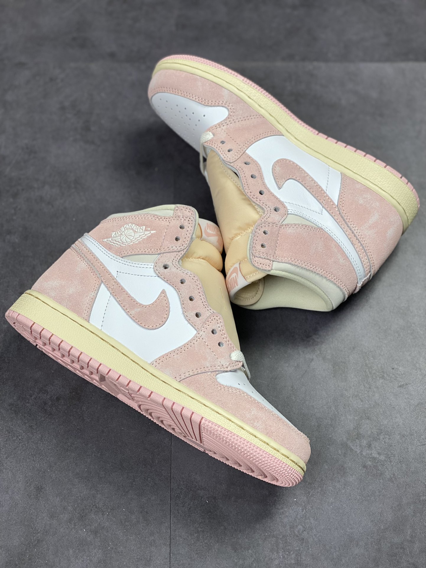 300 Air Jordan 1 High OG "Washed Pink" 水洗粉白 FD2596-600