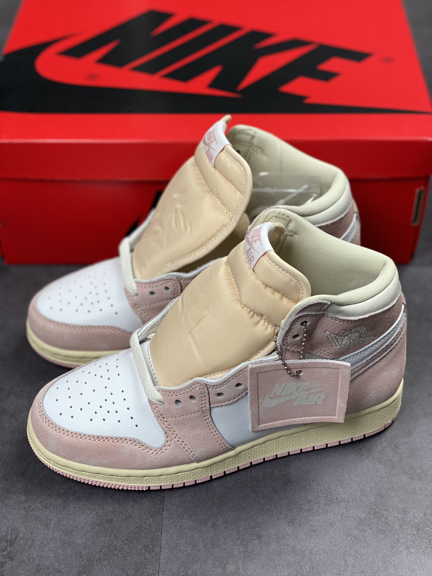 300 Air Jordan 1 High OG "Washed Pink" 水洗粉白 FD2596-600