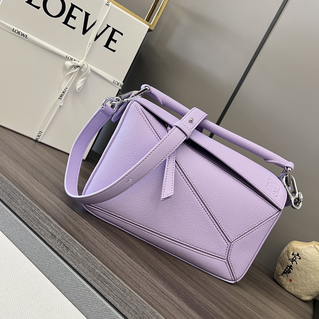 Loewe L⊚℮w℮ 小号粒面牛皮革Puzzle